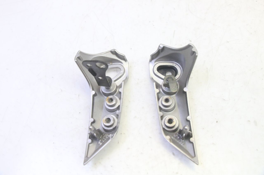 photo de HEADLIGHT BRACKET YAMAHA FZ6 N FAZER 600 (2004 - 2006) - Alternative perspective