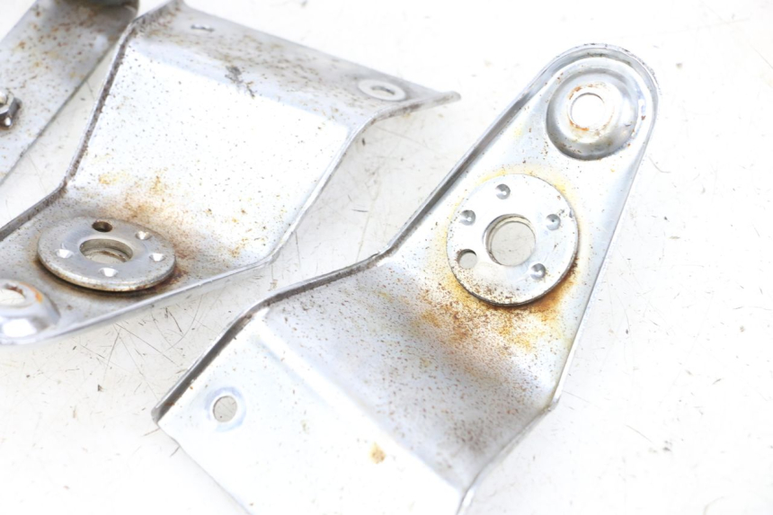 photo de HEADLIGHT BRACKET HYOSUNG GF 125 (2001 - 2005) - Alternative perspective