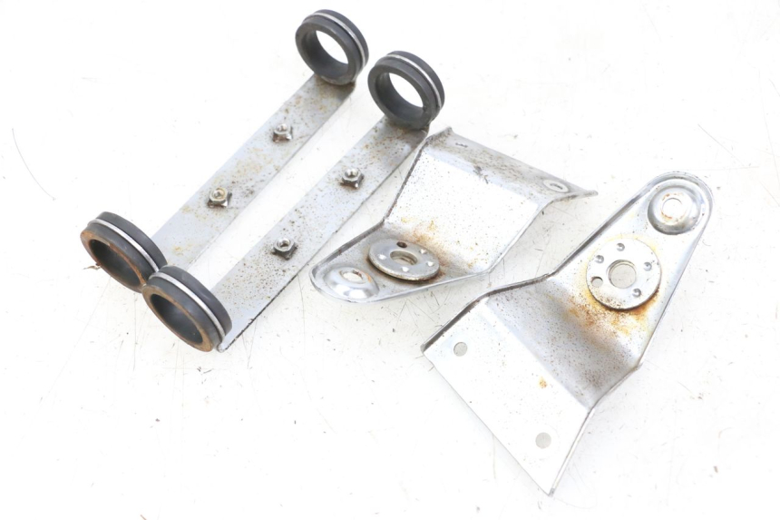 photo de HEADLIGHT BRACKET HYOSUNG GF 125 (2001 - 2005) - Technical close-up