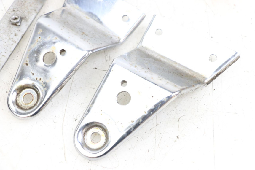 photo de HEADLIGHT BRACKET HYOSUNG GF 125 (2001 - 2005) - Product overview