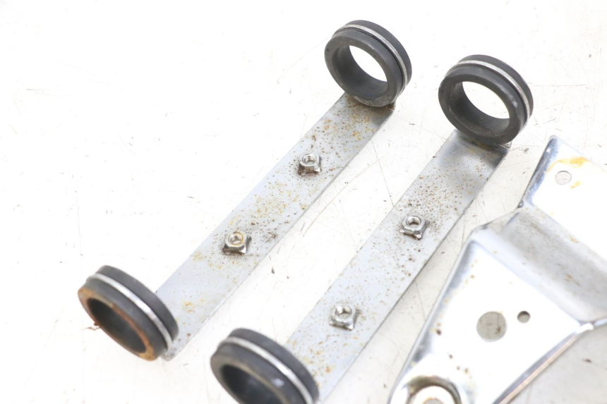 photo de HEADLIGHT BRACKET HYOSUNG GF 125 (2001 - 2005) - Surface and material condition