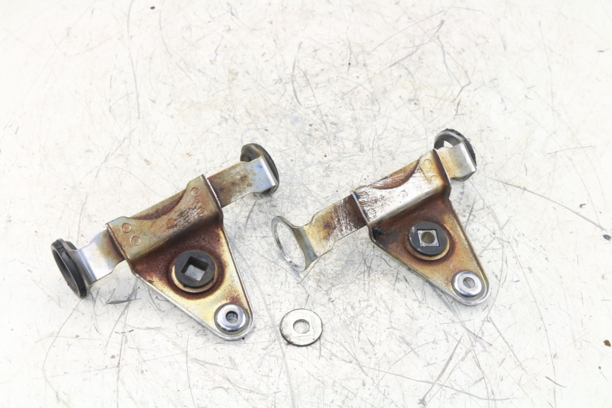 photo de HEADLIGHT BRACKET SUZUKI GN 125 (1997 - 2000) - Zoom on usage condition