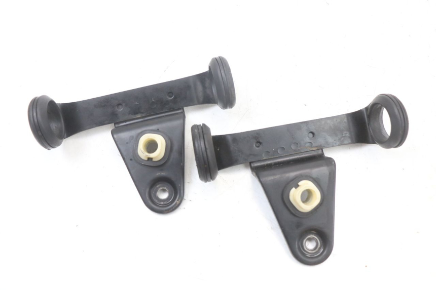 photo de HEADLIGHT BRACKET SUZUKI GSX E 250 (1982 - 1983) - Component detail