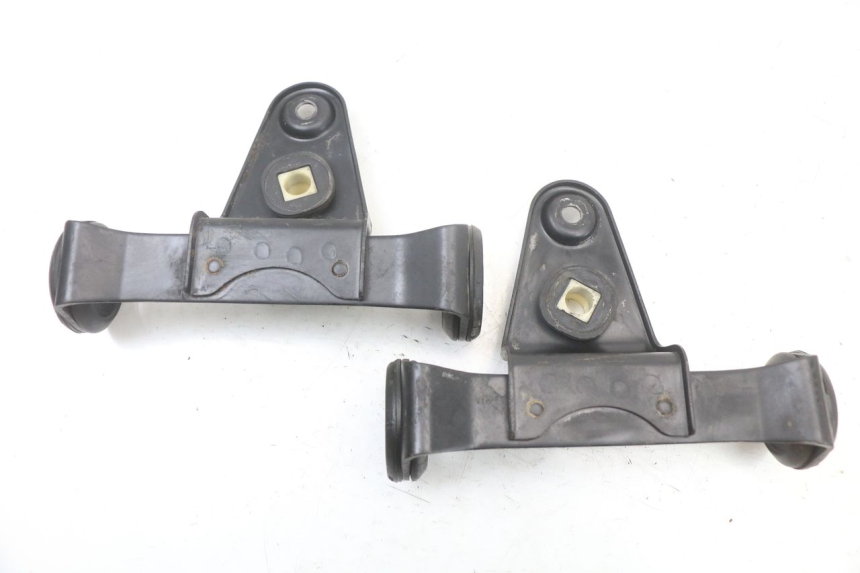 photo de HEADLIGHT BRACKET SUZUKI GSX E 250 (1982 - 1983) - Zoom on usage condition