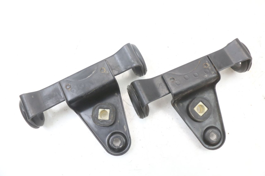 photo de HEADLIGHT BRACKET SUZUKI GSX E 250 (1982 - 1983) - Alternative perspective