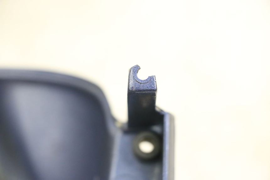 photo de HEADLIGHT BRACKET APRILIA SCARABEO GT 125 (1999 - 2007) - Technical close-up