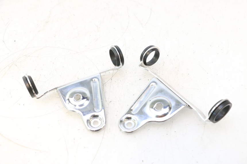 photo de HEADLIGHT BRACKET YAMASAKI STREET 50 (2013 - 2018) - Component detail