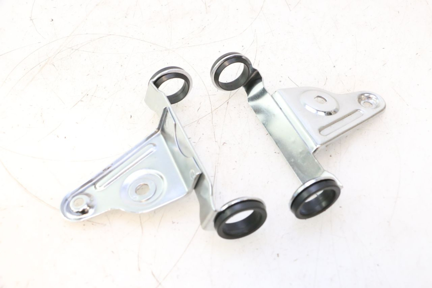 photo de HEADLIGHT BRACKET YAMASAKI STREET 50 (2013 - 2018) - Zoom on usage condition