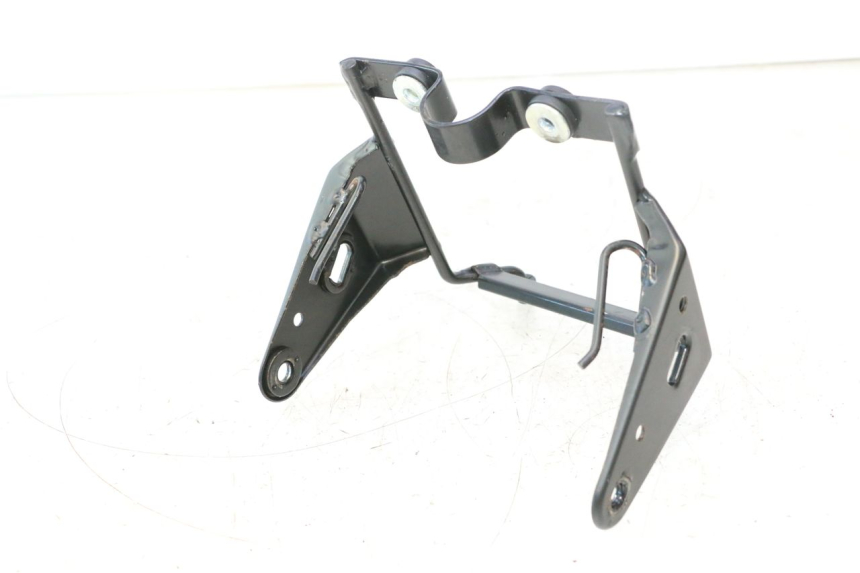 photo de HEADLIGHT BRACKET DAELIM VJ ROADWIN 125 (2004 - 2007) - Main view