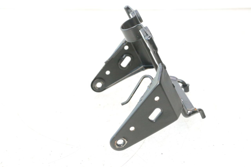photo de HEADLIGHT BRACKET DAELIM VJ ROADWIN 125 (2004 - 2007) - Technical close-up