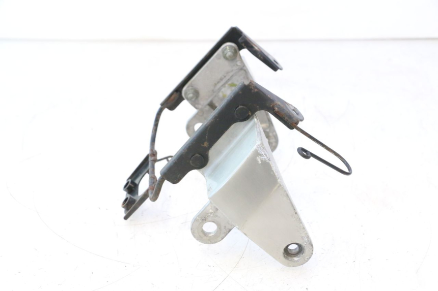 photo de HEADLIGHT BRACKET YAMAHA XJR 1300 (1998 - 2002) - Zoom on usage condition