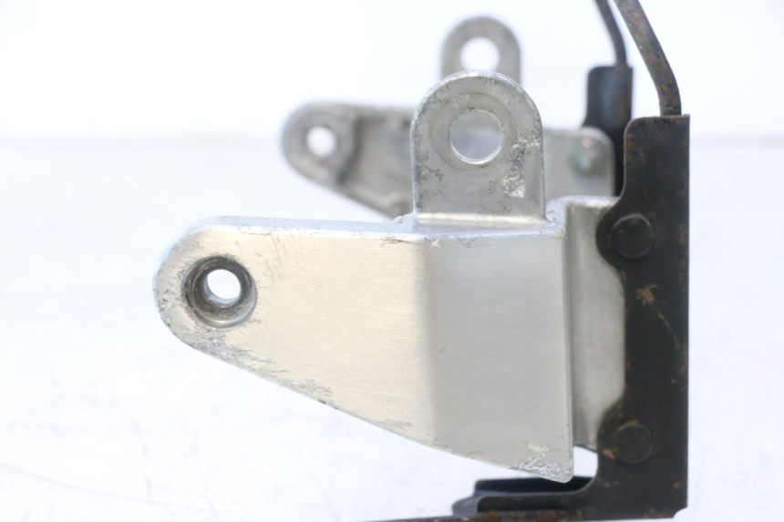 photo de HEADLIGHT BRACKET YAMAHA XJR 1300 (1998 - 2002) - Markings and original references