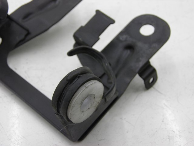 photo de HEADLIGHT BRACKET YAMAHA SR 125 (1982 - 2003) - Alternative perspective