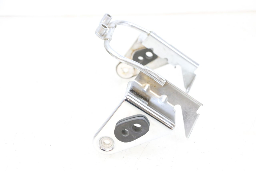 photo de HEADLIGHT BRACKET KAWASAKI ZR 7 750 (1999 - 2004) - Fixing points details