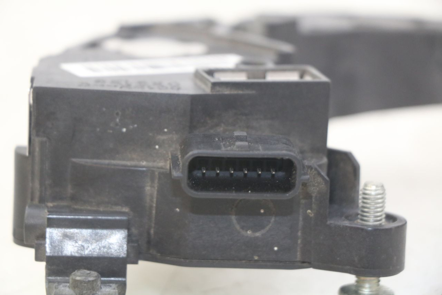 photo de ACCELERATOR PEDAL RENAULT TWIZY 45 (2012 - 2019) - Zoom on usage condition