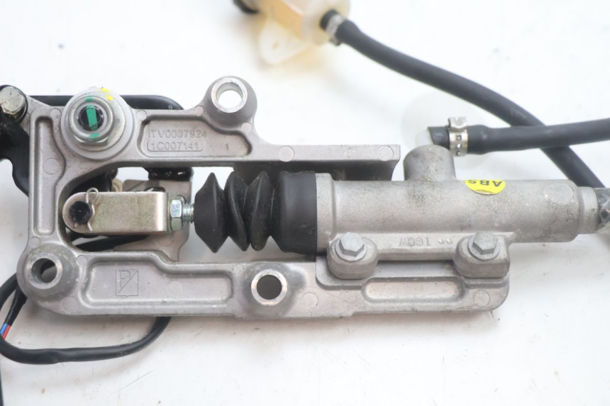 photo de BRAKE PEDAL PIAGGIO MP3 HPE 530 (2022 - 2026) - Alternative perspective
