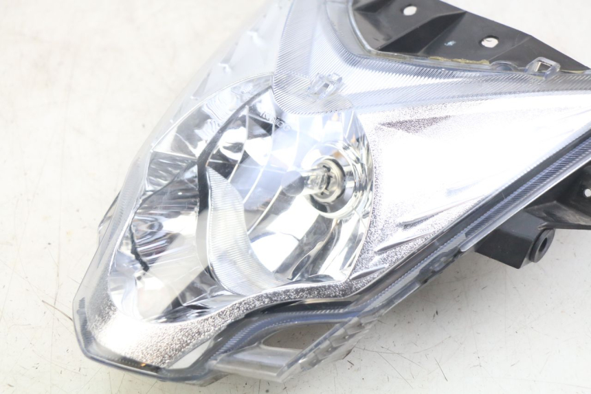 photo de HEADLIGHT KYMCO AGILITY 16+ 4T 50 (2018 - 2023) - Distinctive features
