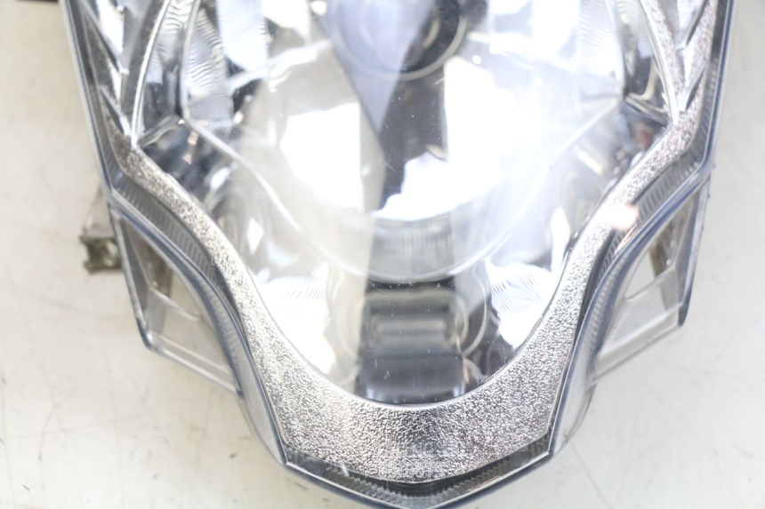 photo de HEADLIGHT KYMCO AGILITY 16+ 4T 50 (2018 - 2023) - High-resolution close-up