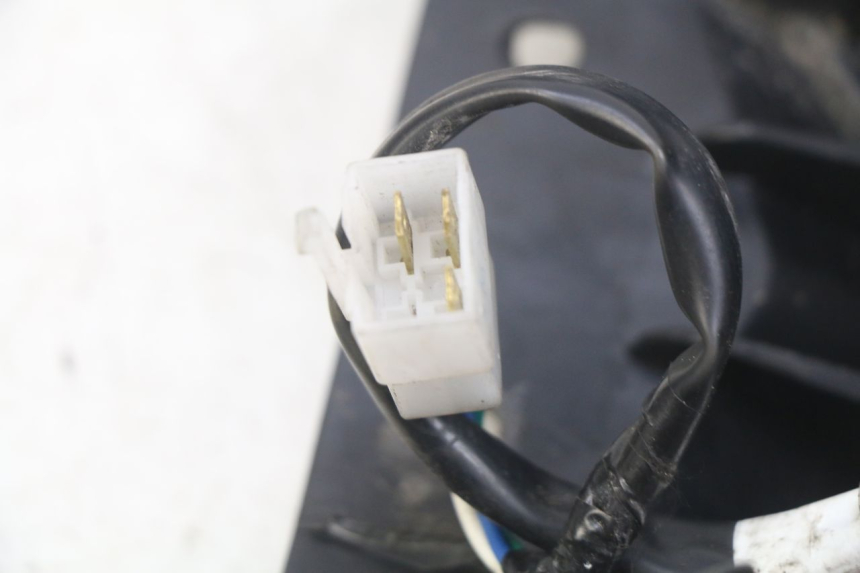 photo de HEADLIGHT KYMCO AGILITY 16+ 4T 50 (2018 - 2023) - Fixing points details