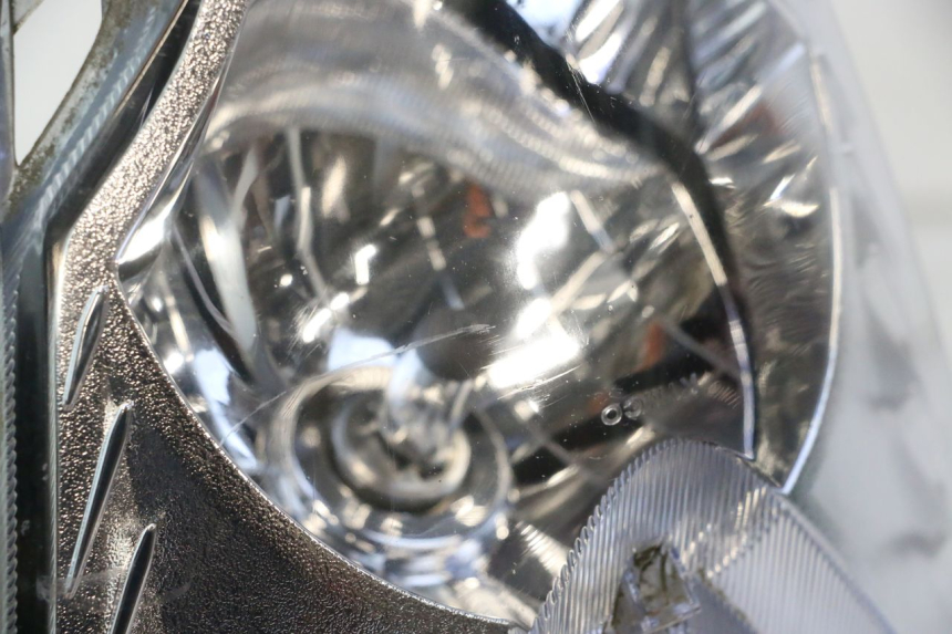 photo de HEADLIGHT KYMCO AGILITY 16+ 4T 50 (2018 - 2023) - High-resolution close-up