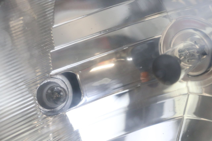 photo de FRONT HEADLIGHT KYMCO AGILITY 4T 50 (2005 - 2018) - Zoom on usage condition