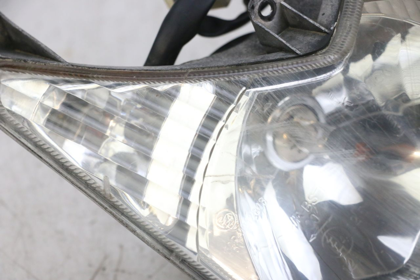 photo de HEADLIGHT KYMCO AGILITY CITY 4T 50 (2008 - 2016) - Additional view of the item