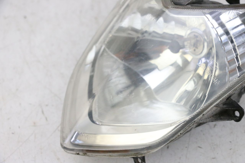 photo de HEADLIGHT KYMCO AGILITY CITY 4T 50 (2008 - 2016) - Surface and material condition