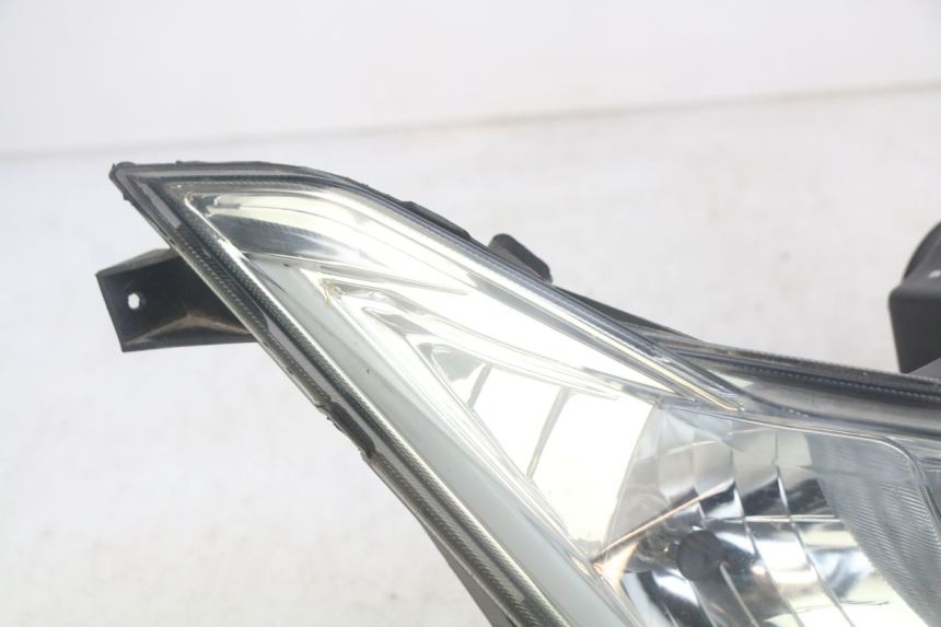 photo de FRONT HEADLIGHT NECO ALEXONE 125 (2017 - 2024) - Surface and material condition
