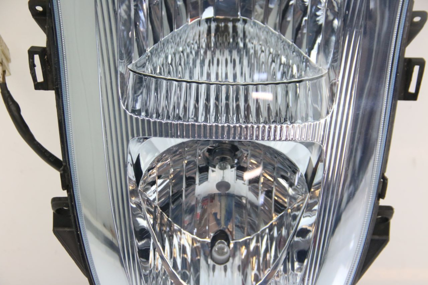 photo de FRONT HEADLIGHT ECCITY ARTELEC 670 1 (2013 - 2017) - Zoom on usage condition