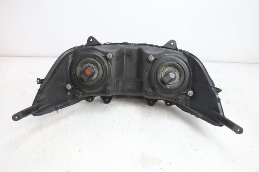 photo de HEADLIGHT APRILIA ATLANTIC S 125 (2010 - 2013) - Surface and material condition