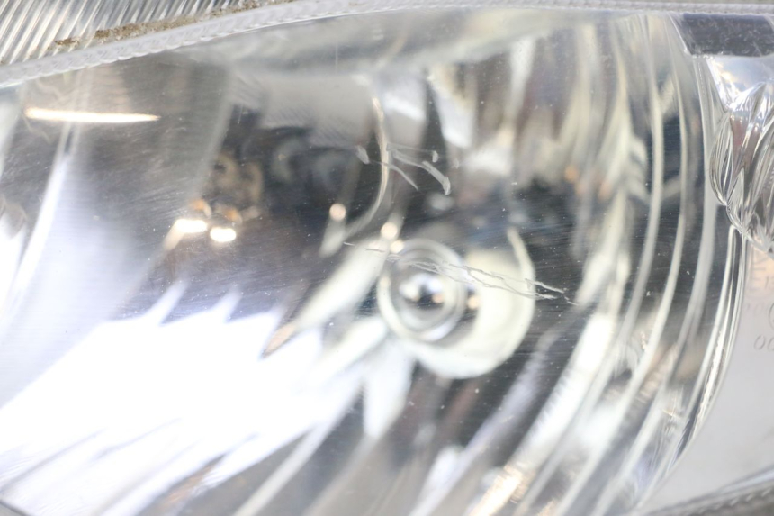photo de FRONT HEADLIGHT SUZUKI BURGMAN 125 (2007 - 2014) - Technical close-up