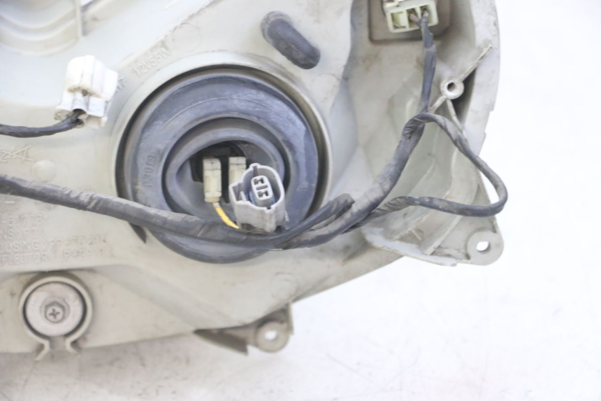 photo de FRONT HEADLIGHT SUZUKI BURGMAN 125 (2007 - 2014) - Additional view of the item