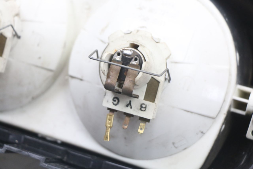 photo de FRONT HEADLIGHT YAMAHA BW'S 50 (2004 - 2017) - Surface and material condition