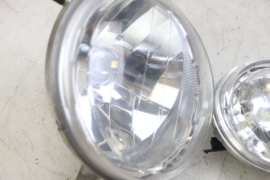 photo de FRONT HEADLIGHT YAMAHA BW'S BWS 125 (2010 - 2013) - Fixing points details