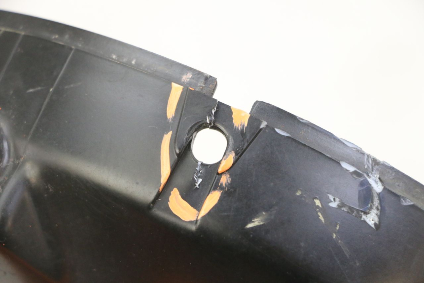 photo de FRONT HEADLIGHT HONDA CBF 500 (2004 - 2007) - Focus on structure