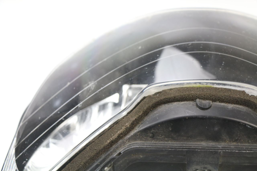 photo de HEADLIGHT HONDA CBR 929 RR FIREBLADE 900 (2000 - 2001) - Technical close-up