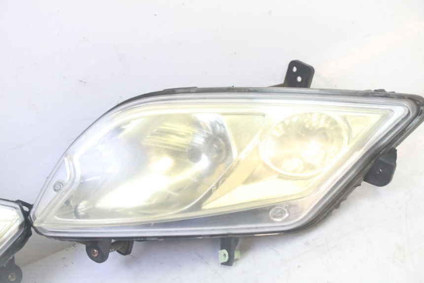 photo de FRONT HEADLIGHT PEUGEOT CITYSTAR 50 (2013 - 2017) - Zoom on usage condition