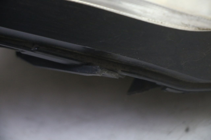 photo de HEADLIGHT YAMAHA CYGNUS X INJECTION 125 (2007 - 2013) - Zoom on usage condition