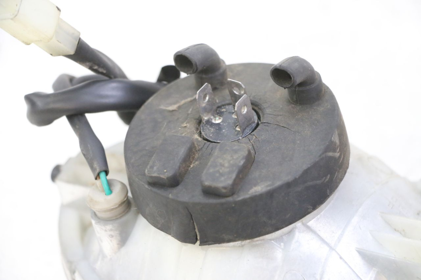 photo de HEADLIGHT DAELIM BESBI 125 (2007 - 2008) - Surface and material condition