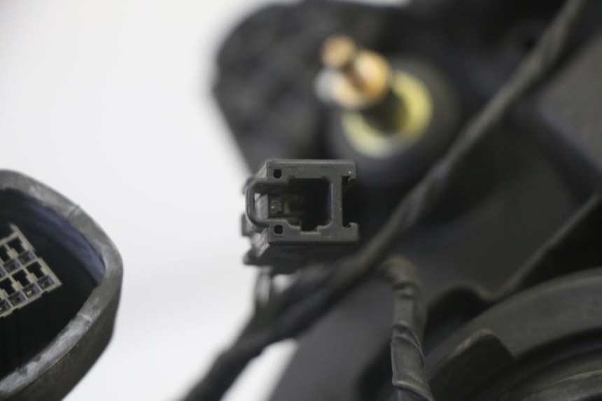 photo de HEADLIGHT SUZUKI DL V STROM 1000 (2002 - 2007) - Distinctive features