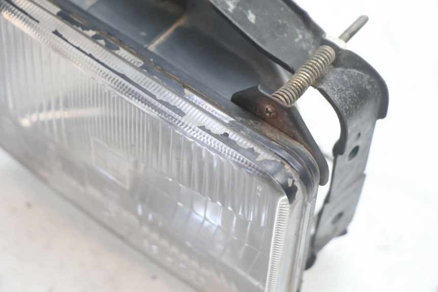 photo de HEADLIGHT SUZUKI DR S 600 (1985 - 1989) - Alternative perspective