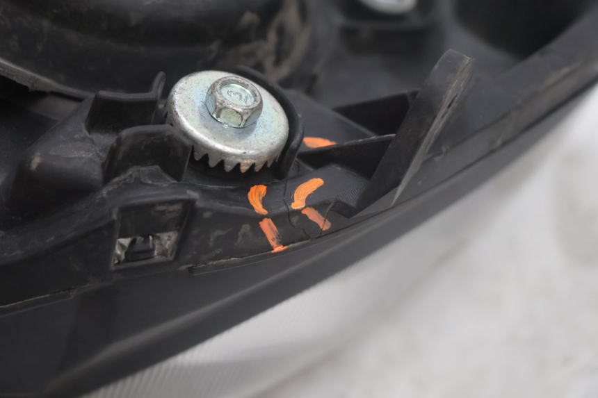 photo de RIGHT HEADLIGHT SUZUKI BURGMAN EXECUTIVE ABS 650 (2006 - 2012) - Component zoom