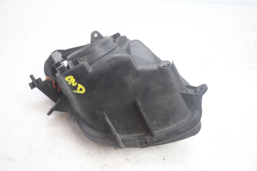 photo de RIGHT HEADLIGHT SUZUKI BURGMAN EXECUTIVE ABS 650 (2006 - 2012) - High-resolution close-up