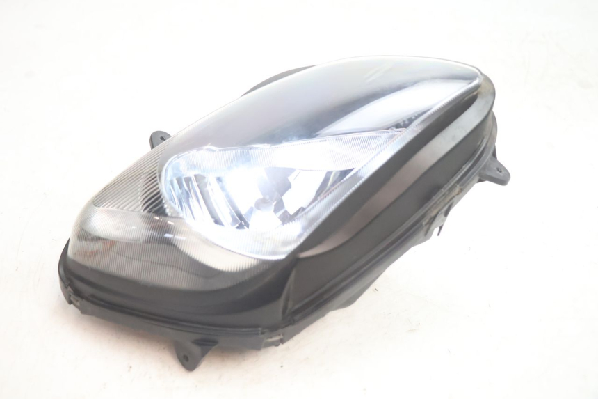 photo de RIGHT HEADLIGHT SUZUKI BURGMAN EXECUTIVE ABS 650 (2006 - 2012) - Zoom on usage condition