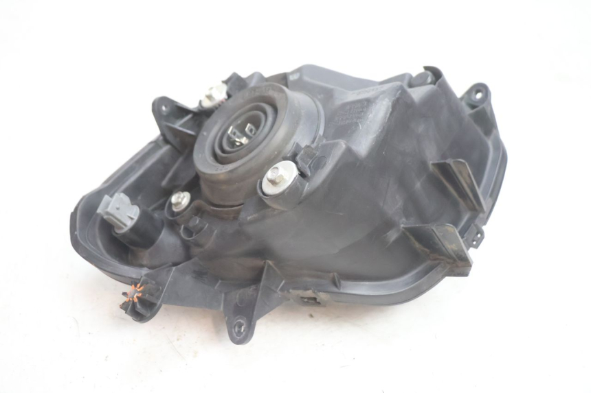 photo de RIGHT HEADLIGHT SUZUKI BURGMAN EXECUTIVE ABS 650 (2006 - 2012) - Fixing points details