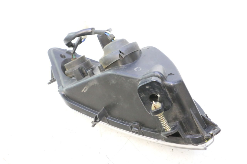 photo de RIGHT HEADLIGHT PEUGEOT CITYSTAR 2T 50 (2018 - 2021) - High-resolution close-up