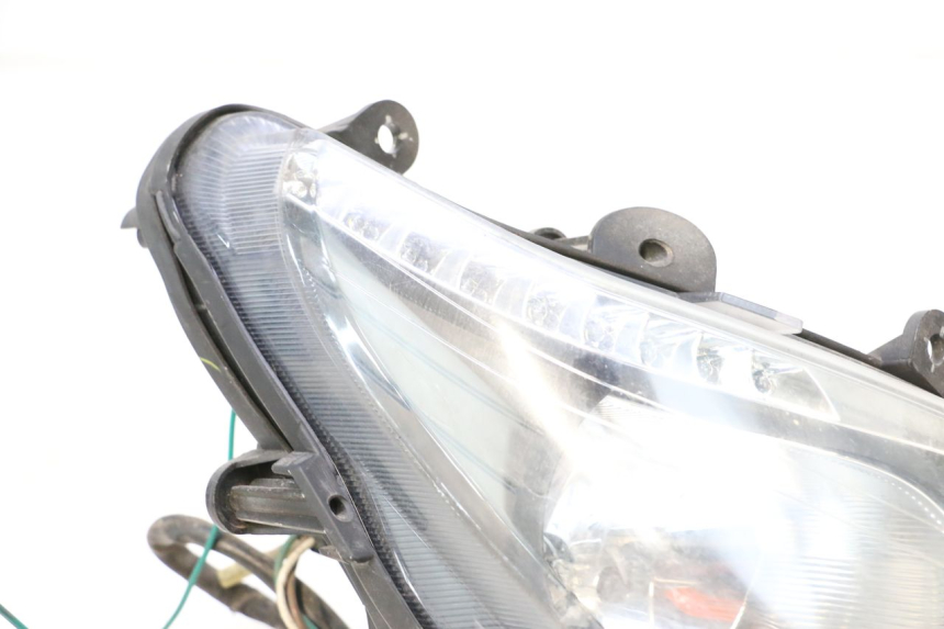 photo de RIGHT HEADLIGHT SYM GTS EVO 125 (2009 - 2013) - Zoom on usage condition