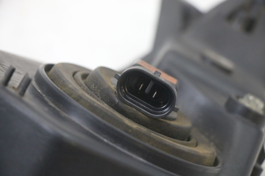 photo de RIGHT HEADLIGHT PEUGEOT SPEEDFIGHT 3 LC 2T 50 (2009 - 2015) - Fixing points details