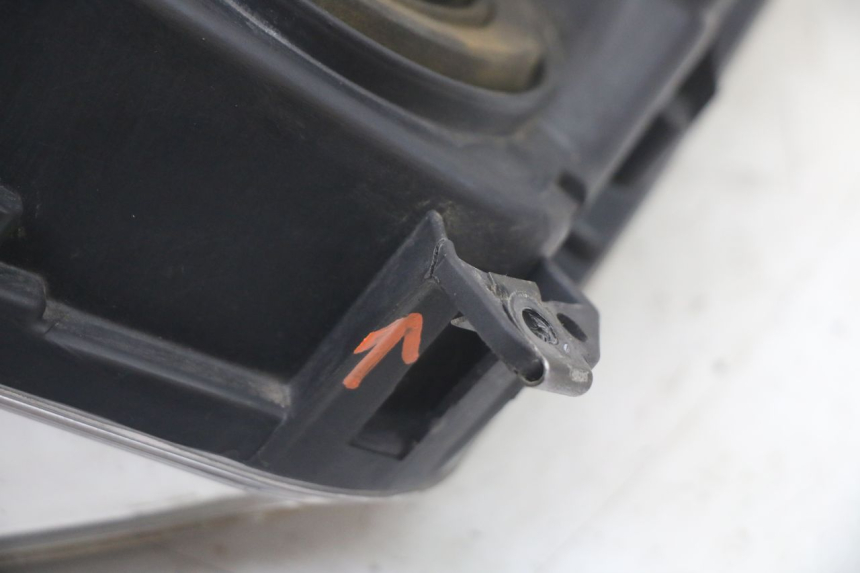 photo de RIGHT HEADLIGHT PEUGEOT SPEEDFIGHT 3 LC 2T 50 (2009 - 2015) - Surface and material condition