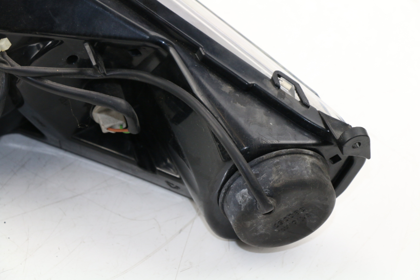 photo de RIGHT HEADLIGHT PEUGEOT SATELIS COMPRESSOR K15 125 (2006 - 2009) - Additional view of the item